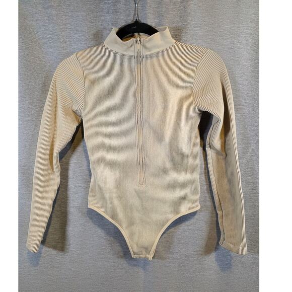 Pretty Little Thing Tan Beige Ribbed Crinkle Rib Half Zip Bodysuit Women Sz Med - Picture 1 of 6